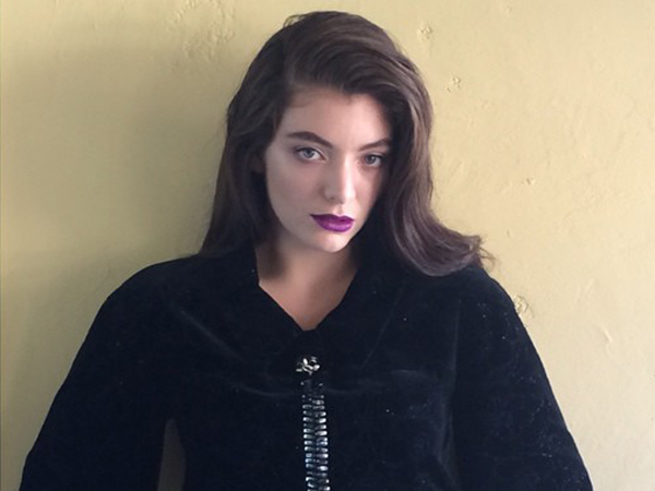 Pernah Diganggu Hantu Saat Rekaman, Lorde Kini Bawa Lilin ke Studio?